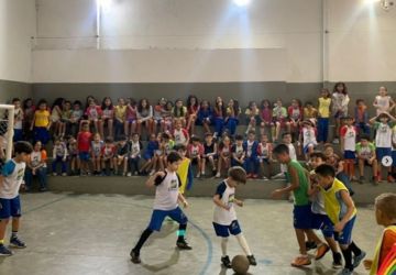 Sala de informática do Colégio Crescer